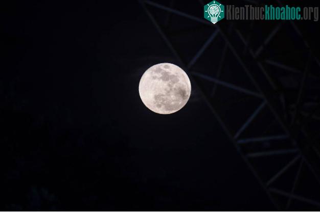 Ảnh siêu trăng máu và nguyệt thực toàn phần