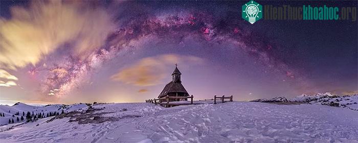 Bức ảnh trên được chụp bởi Uroš Fink tại Velika Planina ở Slovenia.