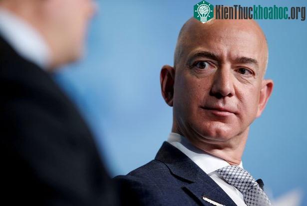 Bezos đang tham gia cuộc đua vào không gian với Elon Musk.