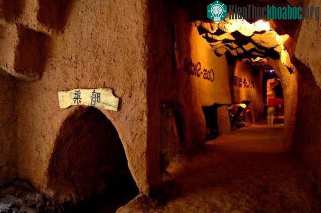 Bên trong hệ thống kênh ngầm Karez.
