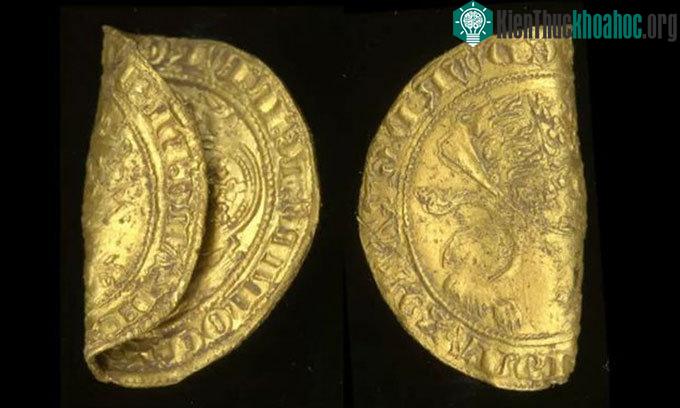 Đồng leopard quý hiếm được ban hành vào thời vua Edward III.