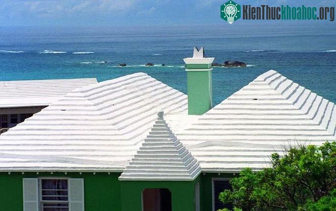 Mái nhà kiểu ruộng bậc thang màu trắng tại Bermuda
