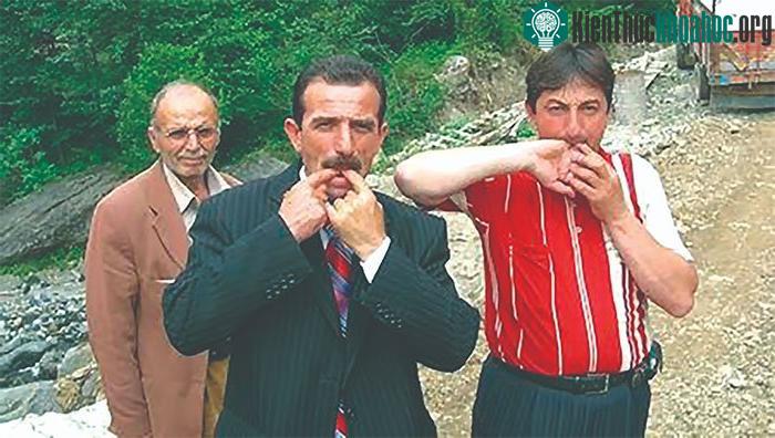 Ngôi làng duy nhất thế giới giao tiếp bằng... huýt sáo ảnh 1