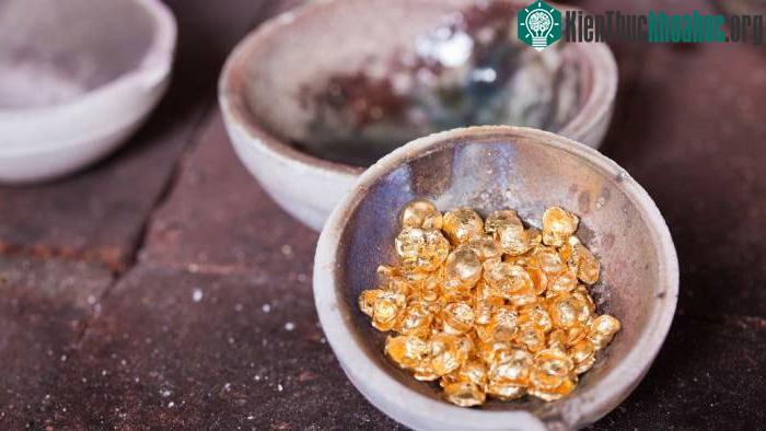 Các nhà khoa học cho rằng có thể dùng cách phân rã phóng xạ để sản xuất vàng.&nbsp;