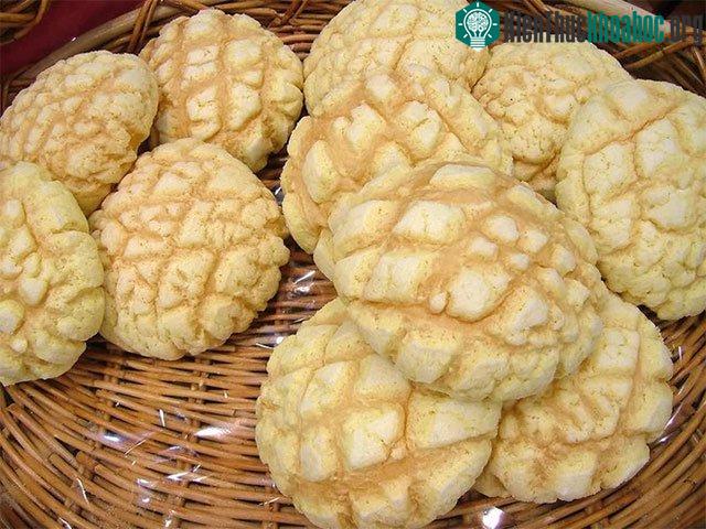 Người Nhật lại có thêm một sáng chế thú vị: Khẩu trang làm từ những chiếc bánh mì dưa gang ảnh 1