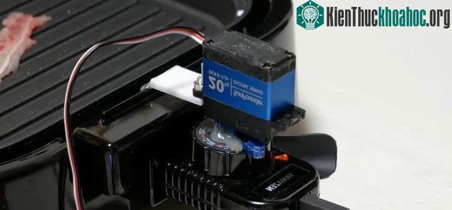 Nhà sáng chế trẻ người Nhật tự chế bếp nướng điện độc đáo, nướng thịt bằng chính việc chạy bộ ảnh 1