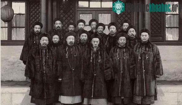Dịch Khuông và các quan viên Thanh triều.