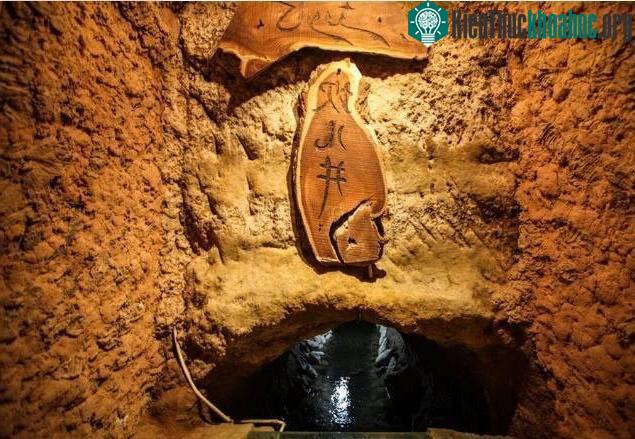 Kênh đào xuyên núi Karez - Vạn Lý Trường Thành dưới lòng đất.