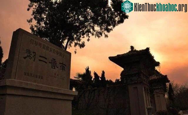 Giờ đây, lăng mộ của hoàng đế Lý Biện đã trở thành một di tích văn hóa nổi tiếng.