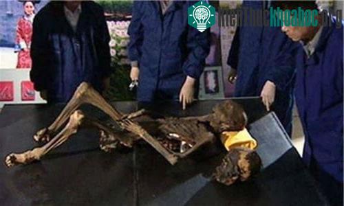 Tỉnh dậy trong quan tài là cơn ác mộng khủng khiếp mà người phụ nữ trẻ này phải trải qua.