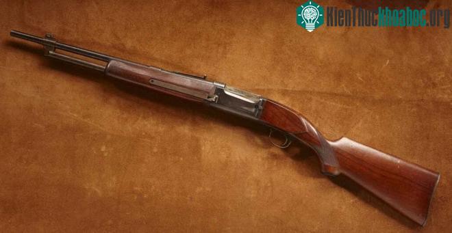 Súng bán tự động Savage Model 99 của Bill Ruger