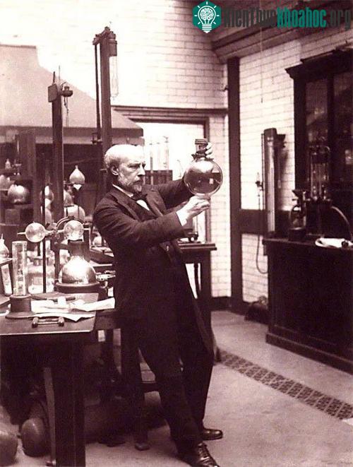James Dewar.