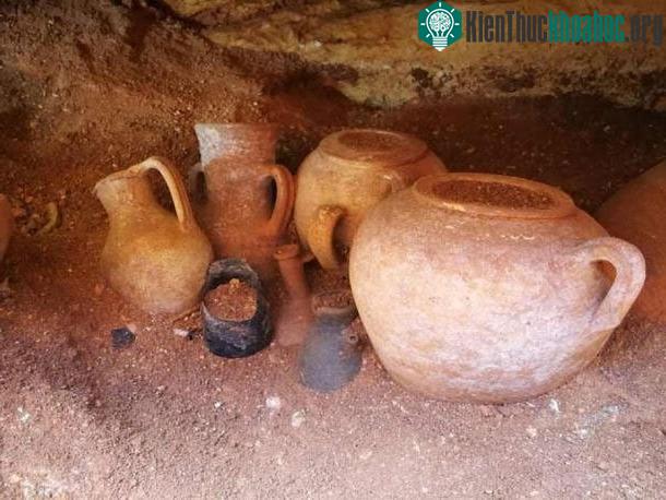 Những chiếc bình đựng tro cốt