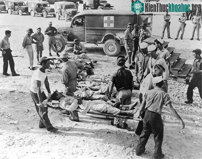 Thủy thủ tàu USS Indianapolis được cứu sống.