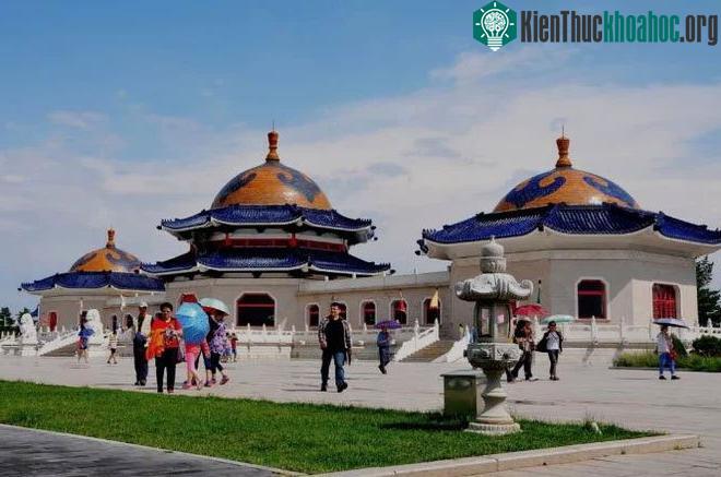 Bát bạch thất – Lăng mộ tưởng nhớ của Thành Cát Tư Hãn.