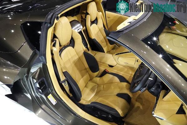 Nội thất chiếc Chevrolet Corvette C8
