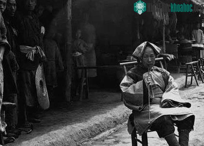 Ảnh cũ về nhà Thanh: Người dân coi máy bay là “con vật khổng lồ” ảnh 4