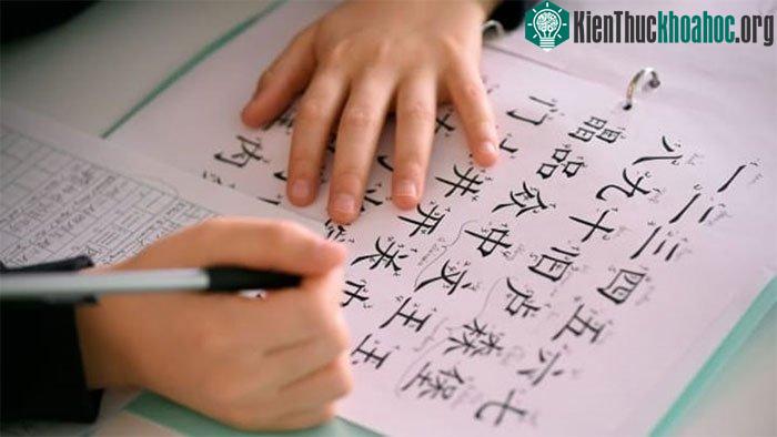 Một trong những thách thức để thành thạo tiếng Quan Thoại là phải học tất cả các ký tự.
