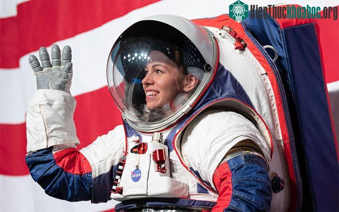 Nguyên mẫu bộ đồ phi hành gia xEMU mới của NASA.