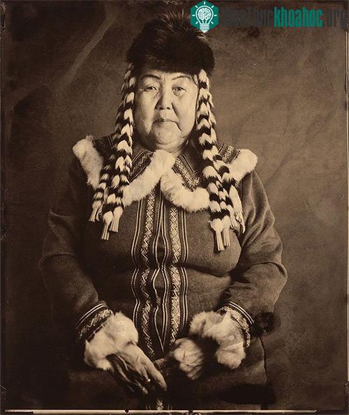 Bà Mani, sinh năm 1950, được bầu làm Phó Chủ tịch thị trấn dân tộc Aoluguya Ewenki.