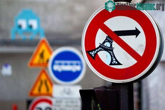 Biển báo hại não nhất quả đất là đây