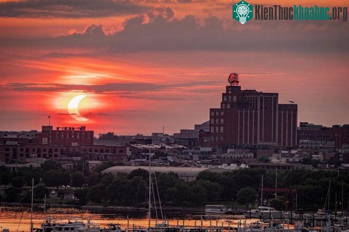 Nhật thực ở Baltimore (Maryland, Mỹ)