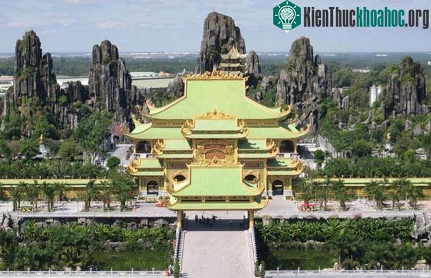 Dãy núi Bảo Sơn khi nhìn từ phía xa