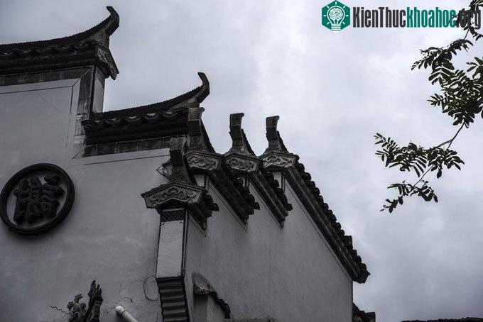 Tường đầu ngựa mang phong cách riêng biệt, kín cổng cao tường.