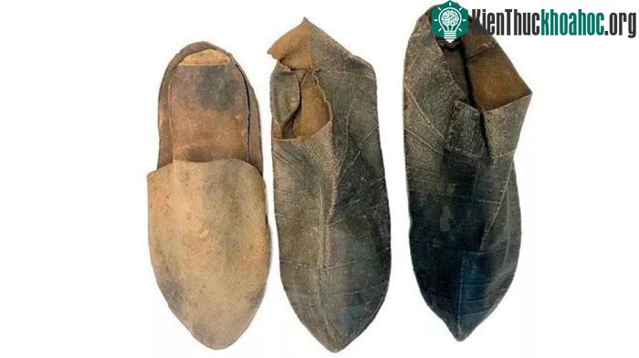 Những đôi giày được cho là danh họa Michelangelo đã từng đi.