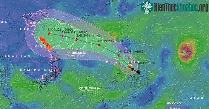 Ngoài cơn bão Conson còn có một cơn bão khác tên Chanthu đang hoạt động ở phía ngoài