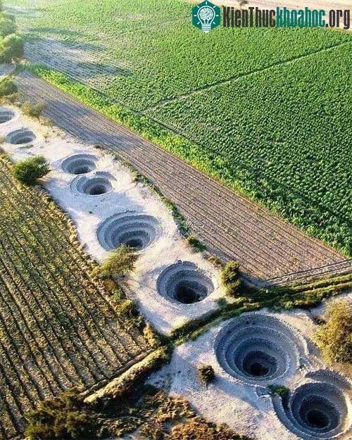 Bí ẩn loạt hố xoắn ốc đắp đá kỳ lạ ở Peru ảnh 0