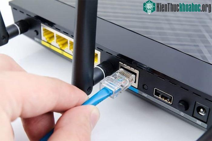 Nhiều gia đình ngày nay đã trang bị bộ phát Wi-Fi.