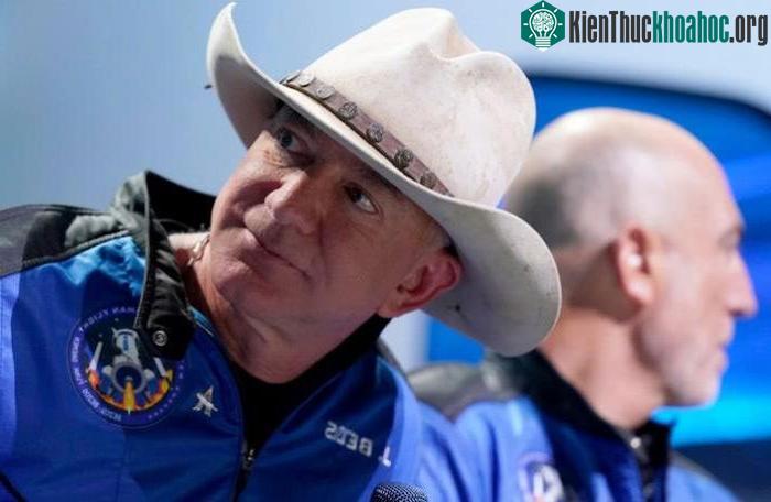 Tỷ phú Jeff Bezos đề nghị trả 2 tỷ USD để đổi lấy hợp đồng chế tạo tàu của NASA ảnh 0