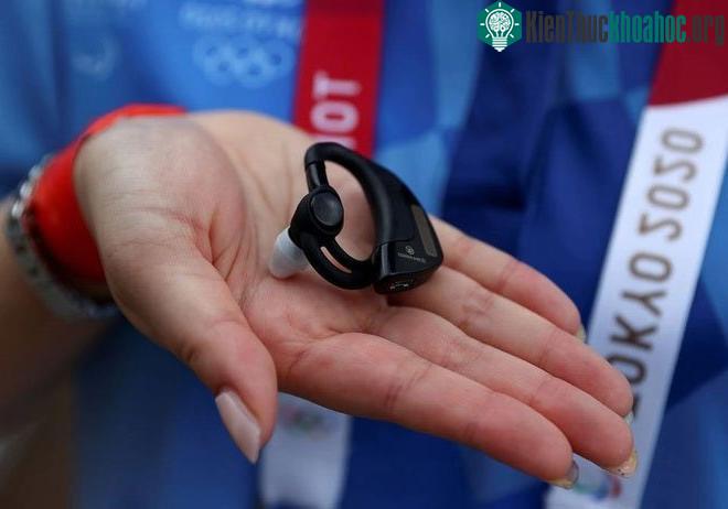 Tai nghe theo dõi nhịp tim và nhiệt độ tại Olympic Tokyo.