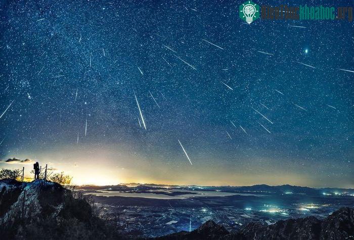Mưa sao băng Perseids còn có tên gọi là mưa sao băng Anh Tiên.