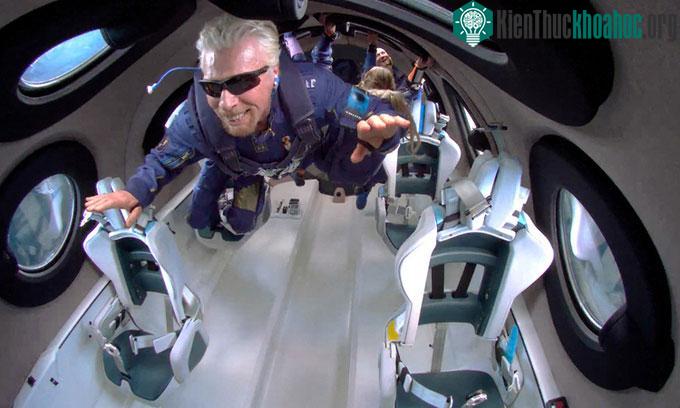 Virgin Galactic mở bán vé du lịch vũ trụ 450.000 USD ảnh 0