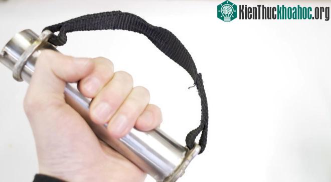 Toàn bộ phần "tơ" được tích hợp vào một ống thép không rỉ