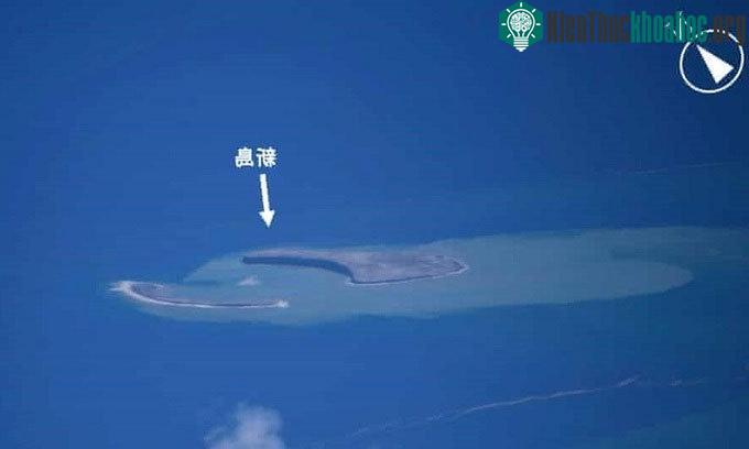 Hòn đảo mới có hình chữ C.