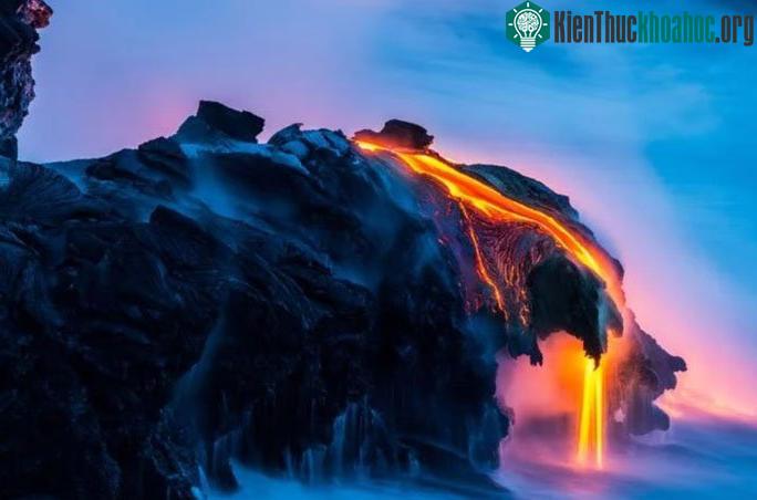 Ảnh đồ họa mô tả giai đoạn hoạt động địa chất phức tạp "cắt đôi" đại dương