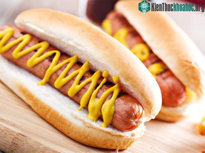 Bánh mỳ kẹp xúc xích