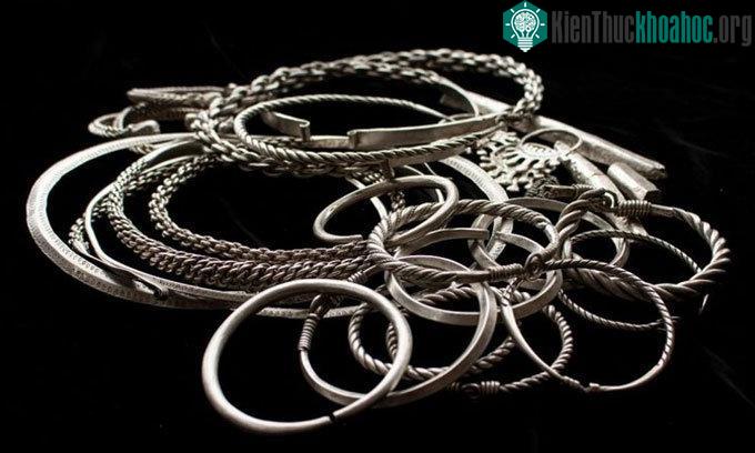 Trang sức được khai quật gần thành phố Old Ryazan.