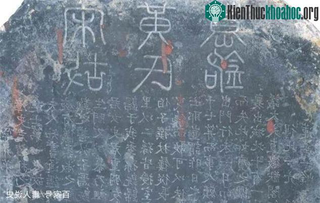 Thi thể người phụ nữ trong lăng mộ khiến các chuyên gia mất gấp đôi thời gian chỉ để... cởi quần áo! ảnh 1