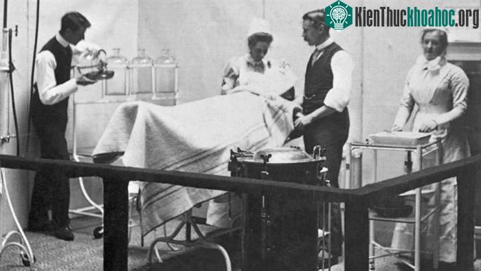 Vị bác sĩ tạo nên "ngành công nghiệp" trộm mộ ở Anh ảnh 1