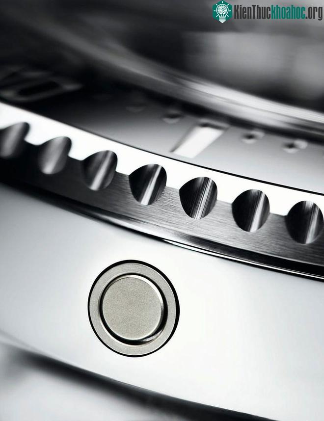Van thoát khí heli trên một chiếc đồng hồ lặn Rolex