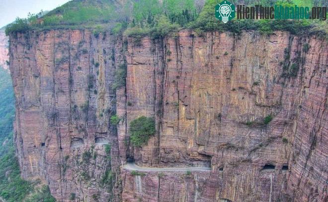 Vị trí và địa hình hiểm trở nên ngôi làng Guoliang gặp nhiều khó khăn về kinh tế.&nbsp;