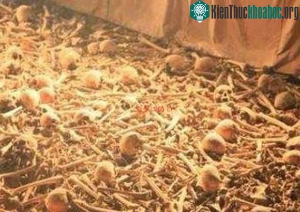 Ước tính số nô lệ đã bị chôn sống ở đây không dưới 10.000 người.