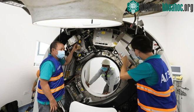 Cận cảnh trang thiết bị, máy móc hiện đại bên trong bệnh viện dã chiến điều trị Covid-19 lớn nhất Hà Nội ảnh 12