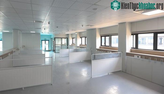 Cận cảnh trang thiết bị, máy móc hiện đại bên trong bệnh viện dã chiến điều trị Covid-19 lớn nhất Hà Nội ảnh 15