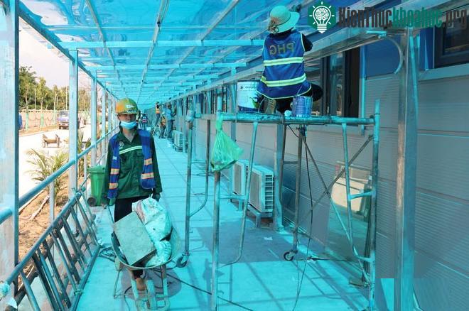 Cận cảnh trang thiết bị, máy móc hiện đại bên trong bệnh viện dã chiến điều trị Covid-19 lớn nhất Hà Nội ảnh 17