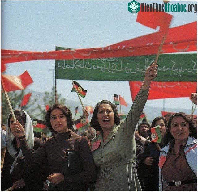 Những người phụ nữ Afghanistan xuống đường biểu tình năm 1980.